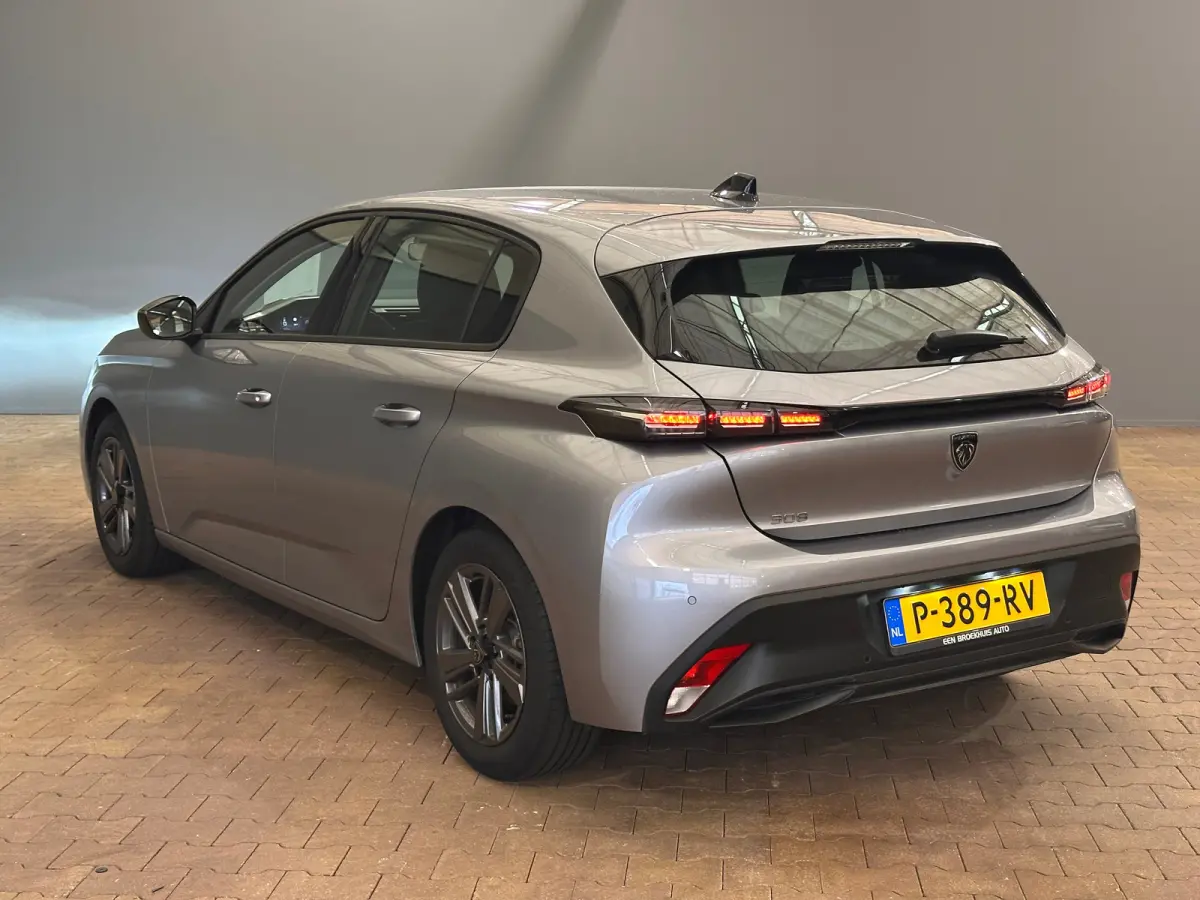 1.2 PureTech Active Pack Business Afneembare Trekhaak | 16" Lichtmetaal | Cruise | Parkeersensoren achter | Airco | Apple Carplay/Android Auto | Cruise control