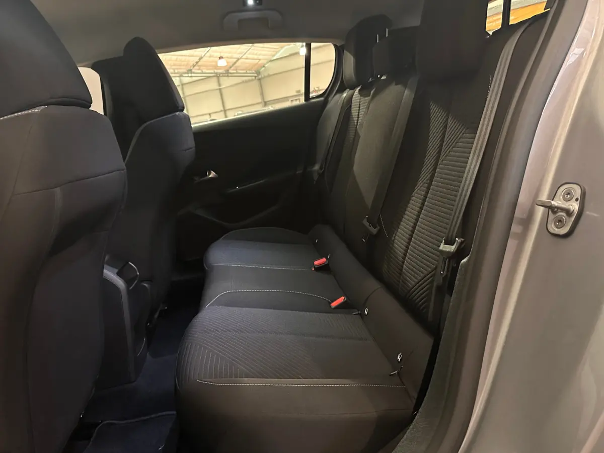 1.2 PureTech Active Pack Business Afneembare Trekhaak | 16" Lichtmetaal | Cruise | Parkeersensoren achter | Airco | Apple Carplay/Android Auto | Cruise control