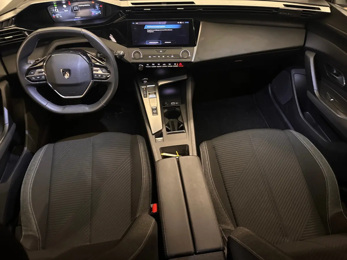 1.2 PureTech Active Pack Business Afneembare Trekhaak | 16" Lichtmetaal | Cruise | Parkeersensoren achter | Airco | Apple Carplay/Android Auto | Cruise control