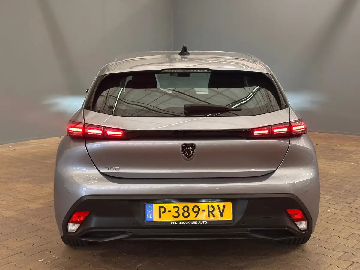1.2 PureTech Active Pack Business Afneembare Trekhaak | 16" Lichtmetaal | Cruise | Parkeersensoren achter | Airco | Apple Carplay/Android Auto | Cruise control