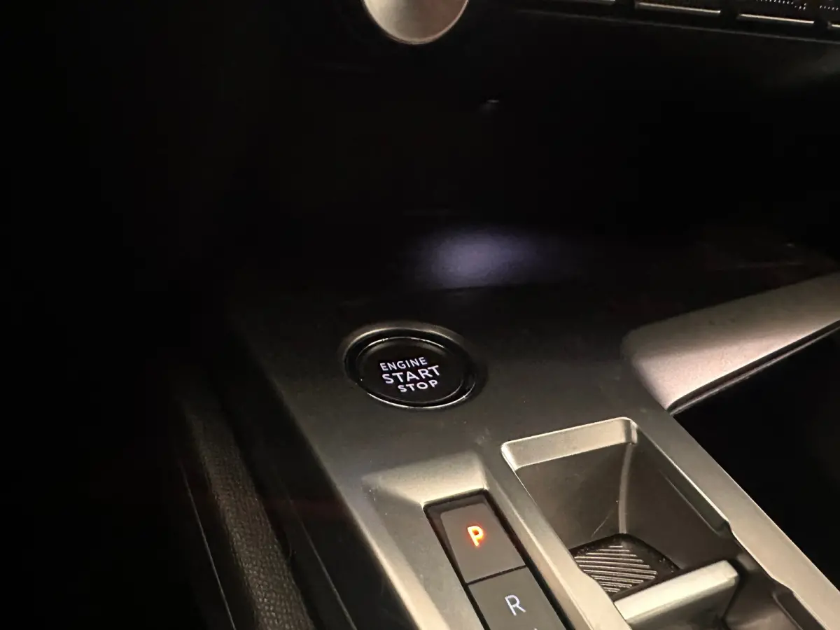 1.2 PureTech Active Pack Business Afneembare Trekhaak | 16" Lichtmetaal | Cruise | Parkeersensoren achter | Airco | Apple Carplay/Android Auto | Cruise control