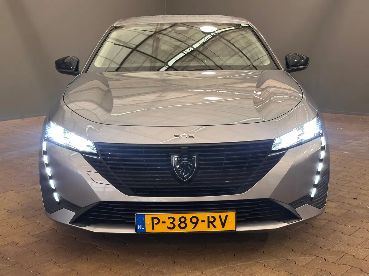 1.2 PureTech Active Pack Business Afneembare Trekhaak | 16" Lichtmetaal | Cruise | Parkeersensoren achter | Airco | Apple Carplay/Android Auto | Cruise control