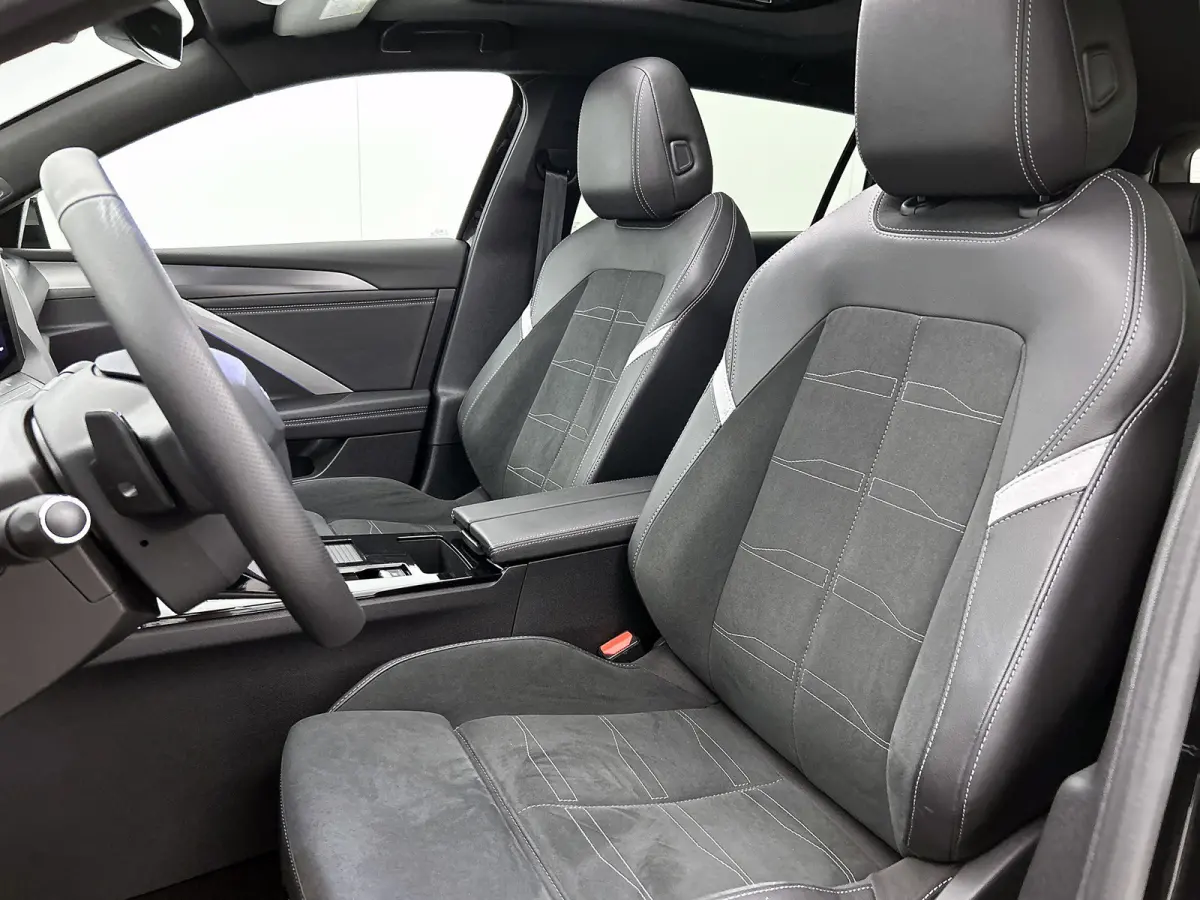 1.2 Turbo GS VOL!!! (Dealer OndH, Fabrieksgarantie, Pano, Carplay, Camera, Head-up, Stuur+Stoel Ver, Etc)