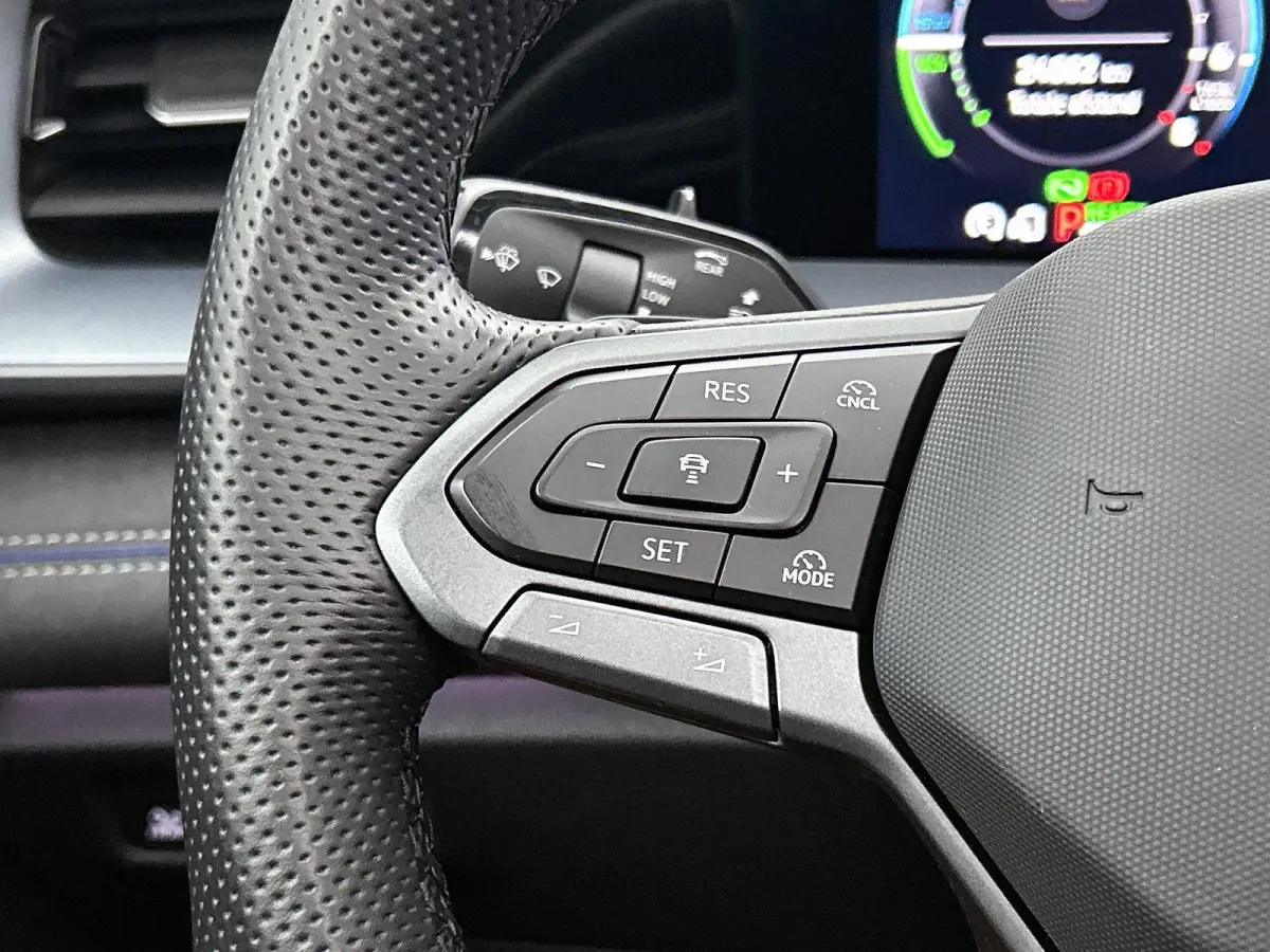 1.5 eHybrid R-Line Edition SoH 99,92% | 204 PK | Automaat | Stoel en Stuurverwarming | Black Style | Navigatie | Stoel Massage