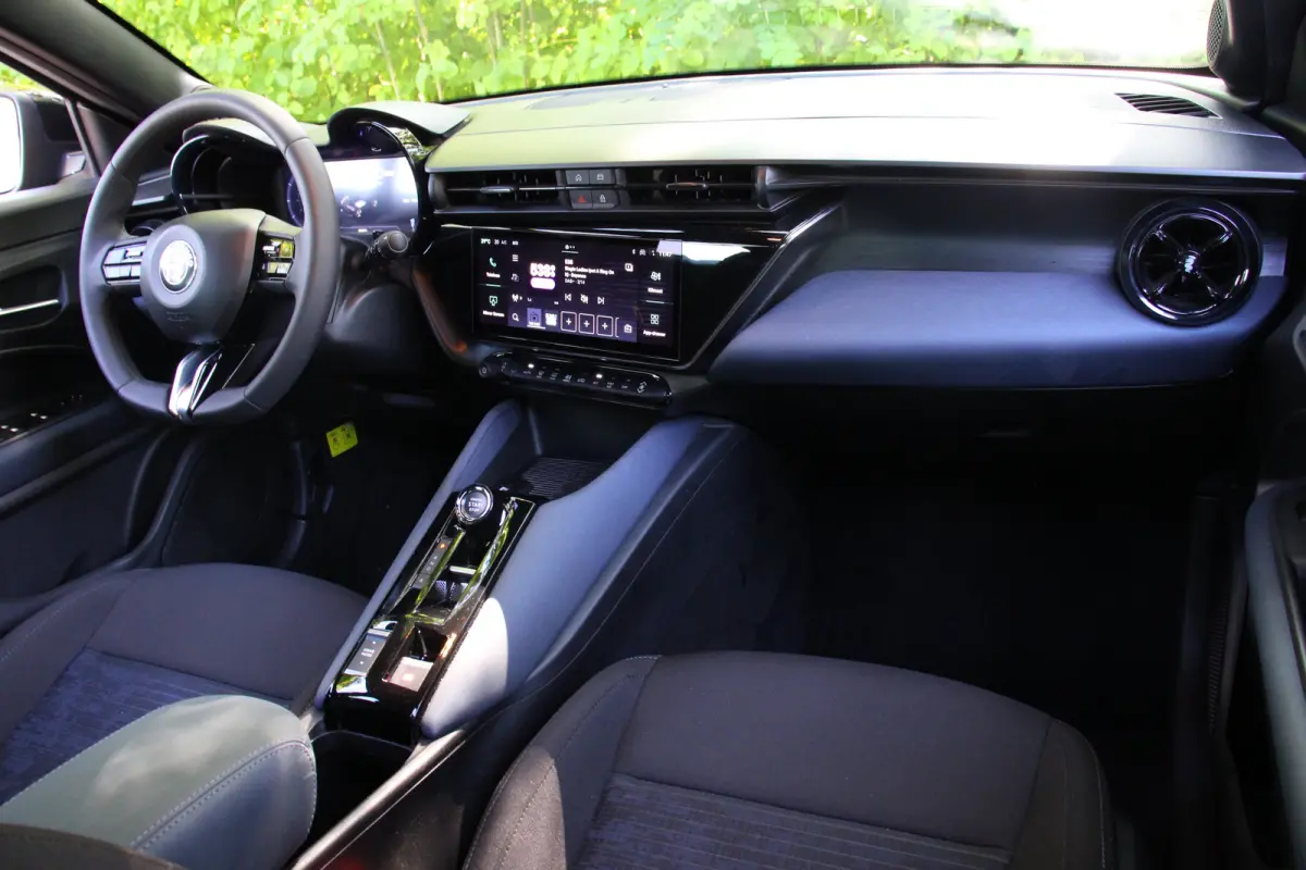 Elettrica Speciale 54 kWh | ADAPTIVE CRUISE | LED | PARK SENS | CLIMA | APPLE CARPLAY/ANDROID AUTO | LANE ASSIST | 18" LMV