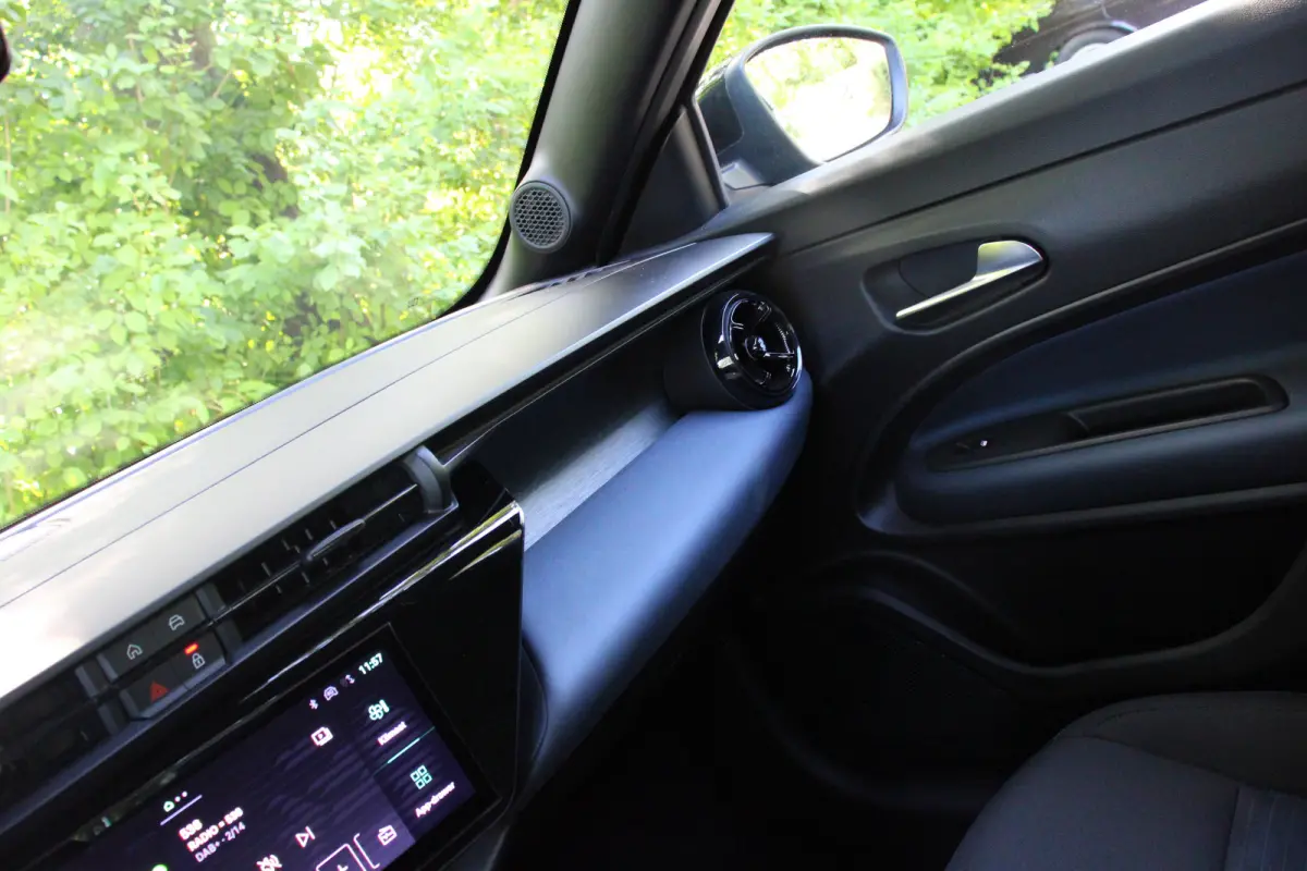 Elettrica Speciale 54 kWh | ADAPTIVE CRUISE | LED | PARK SENS | CLIMA | APPLE CARPLAY/ANDROID AUTO | LANE ASSIST | 18" LMV