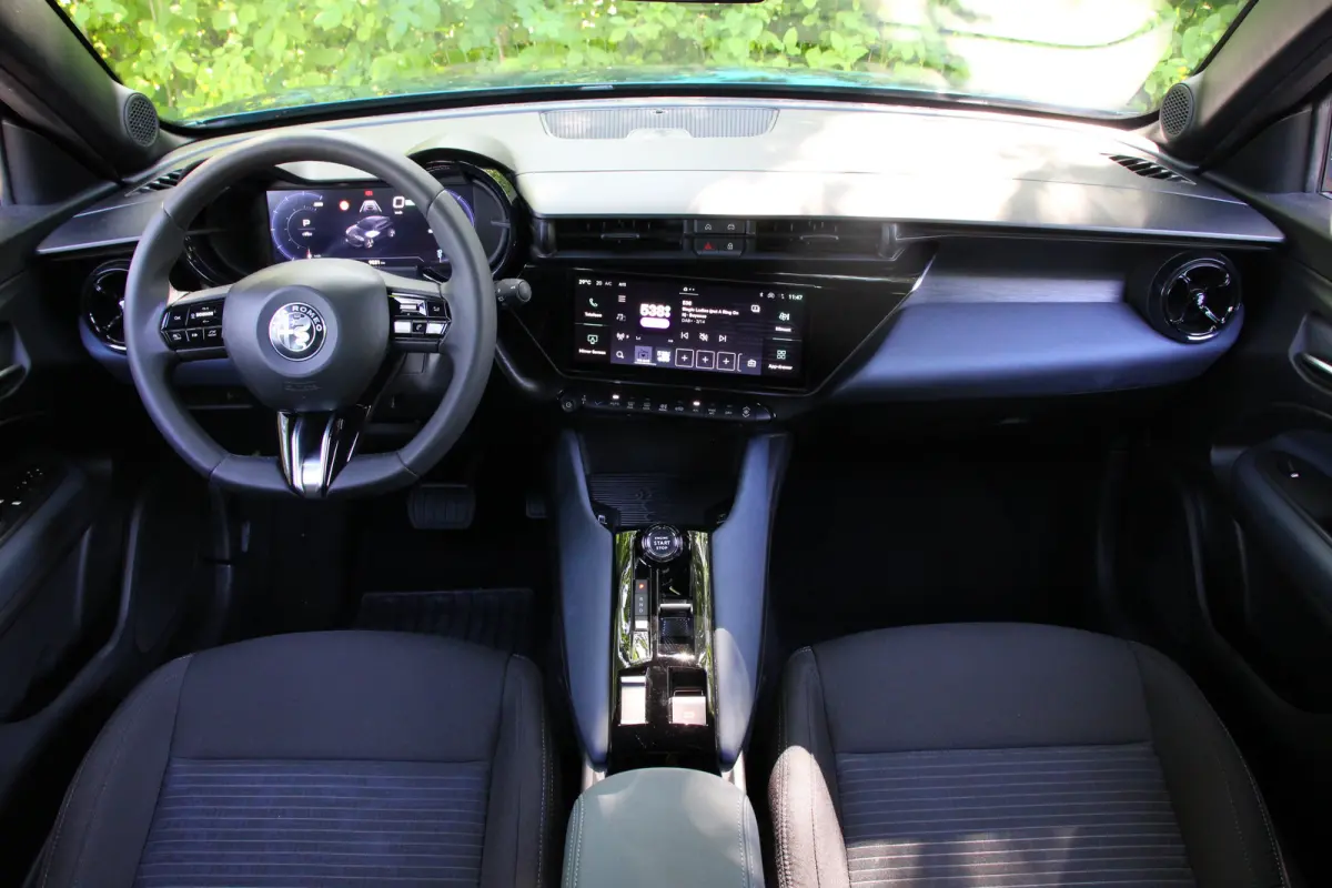Elettrica Speciale 54 kWh | ADAPTIVE CRUISE | LED | PARK SENS | CLIMA | APPLE CARPLAY/ANDROID AUTO | LANE ASSIST | 18" LMV