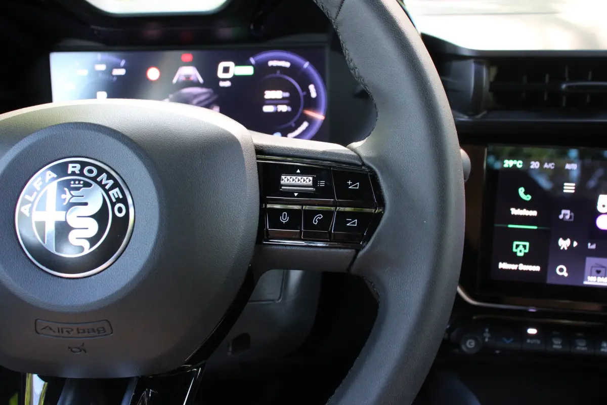 Elettrica Speciale 54 kWh | ADAPTIVE CRUISE | LED | PARK SENS | CLIMA | APPLE CARPLAY/ANDROID AUTO | LANE ASSIST | 18" LMV