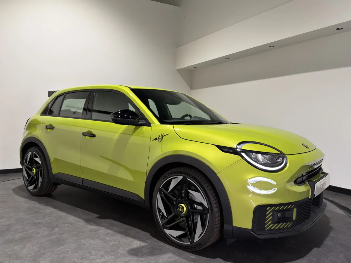 Abarth Turismo 54 kWh | Acid Green