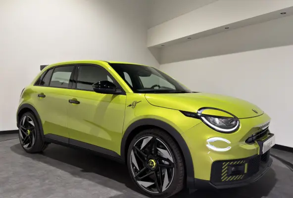 Abarth Turismo 54 kWh | Acid Green