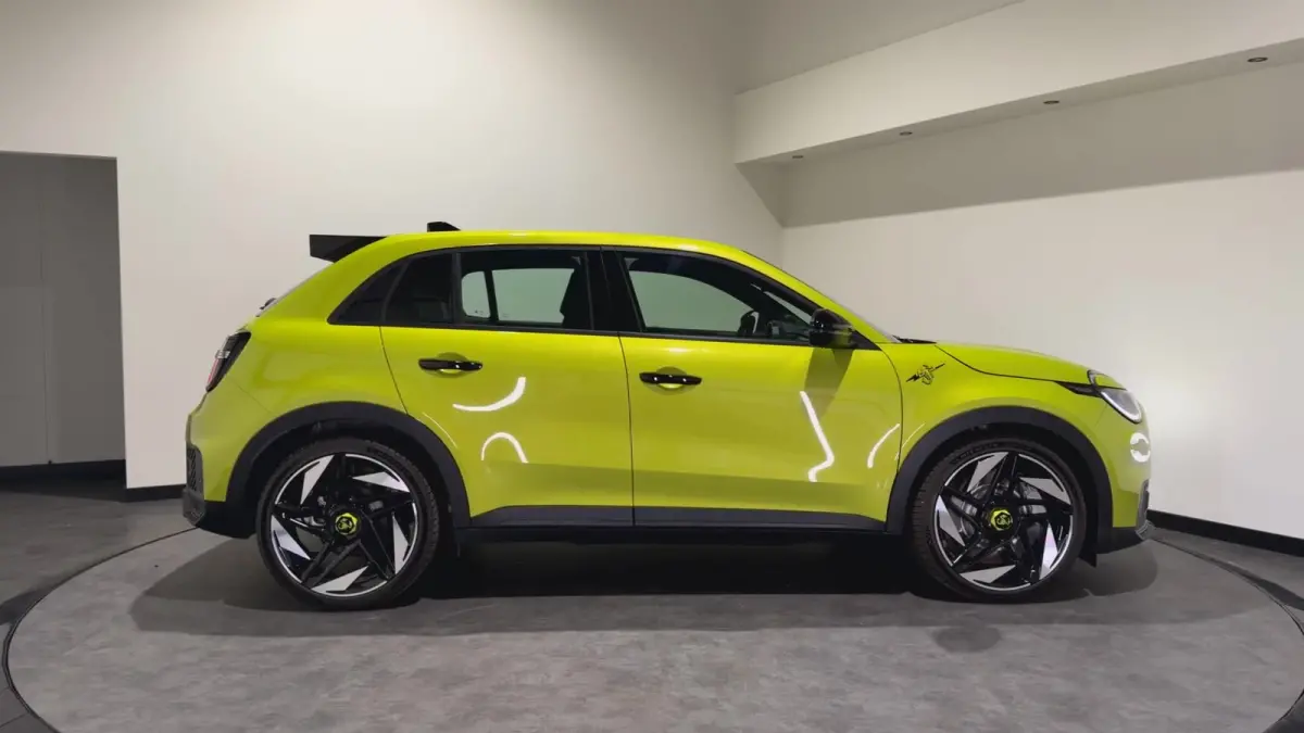 Abarth Turismo 54 kWh | Acid Green