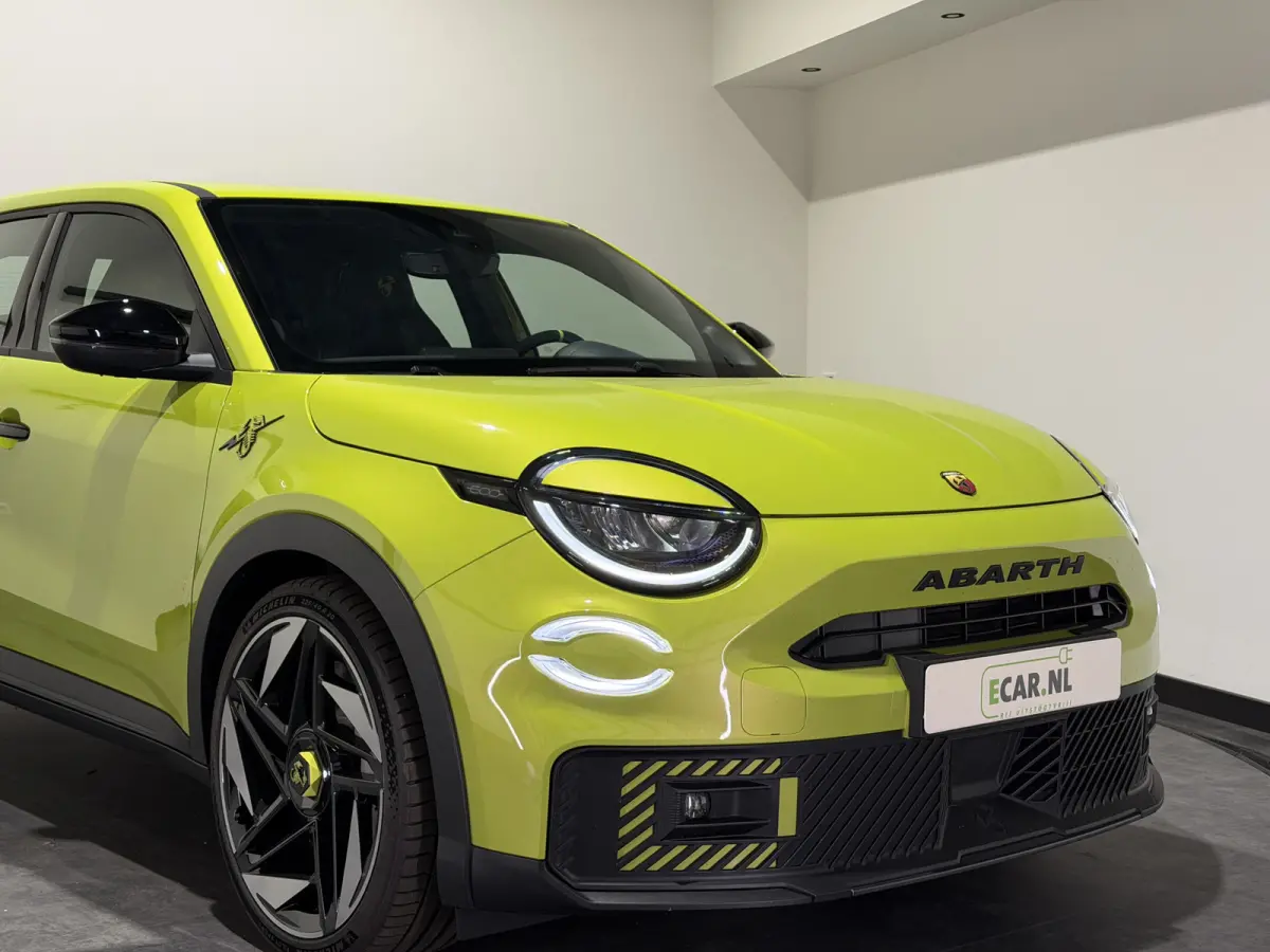 Abarth Turismo 54 kWh | Acid Green