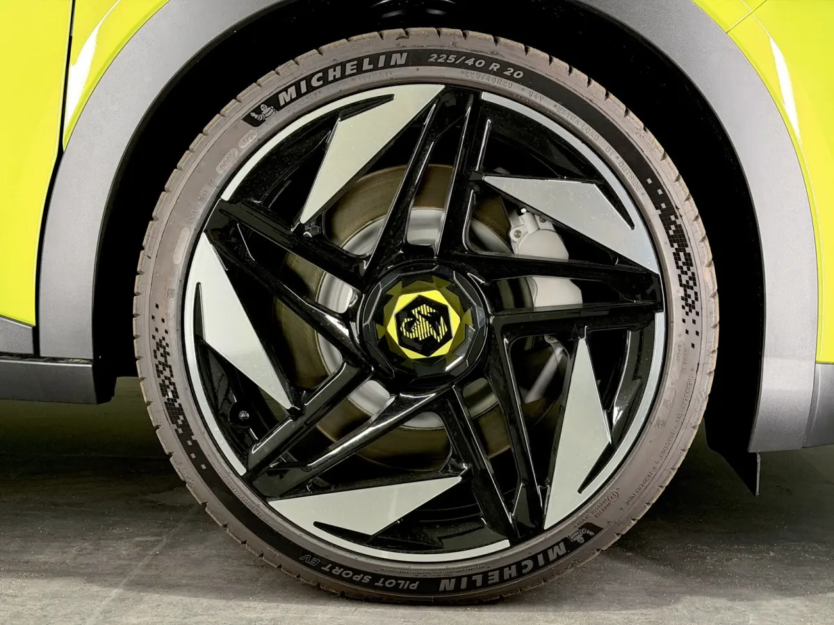 Abarth Turismo 54 kWh | Acid Green