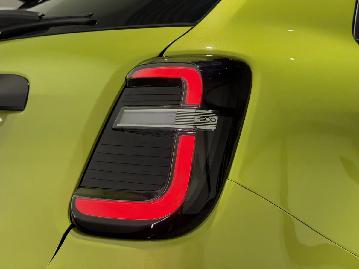 Abarth Turismo 54 kWh | Acid Green
