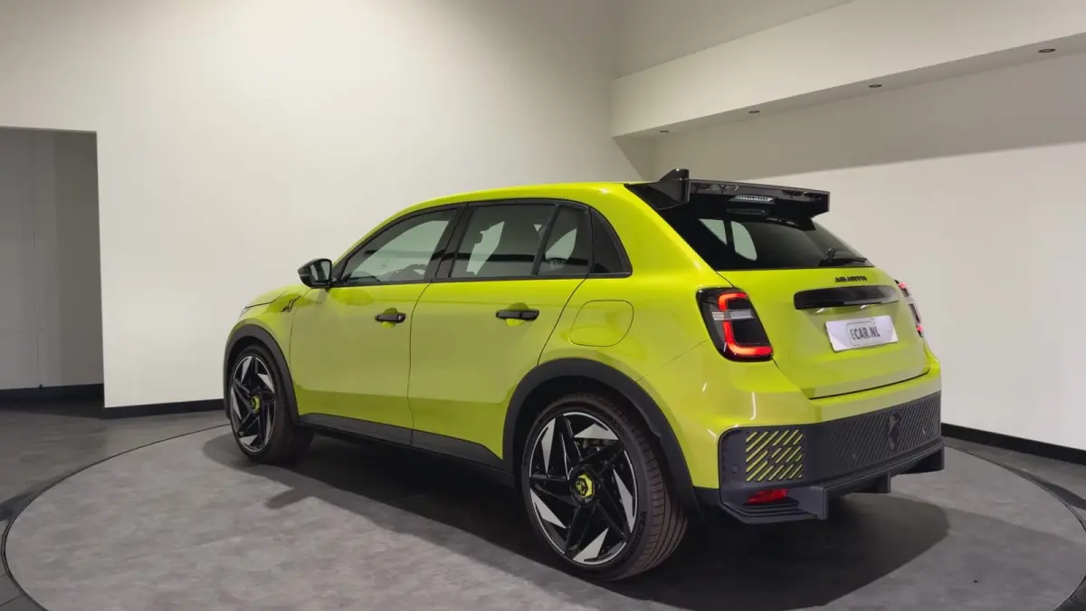 Abarth Turismo 54 kWh | Acid Green