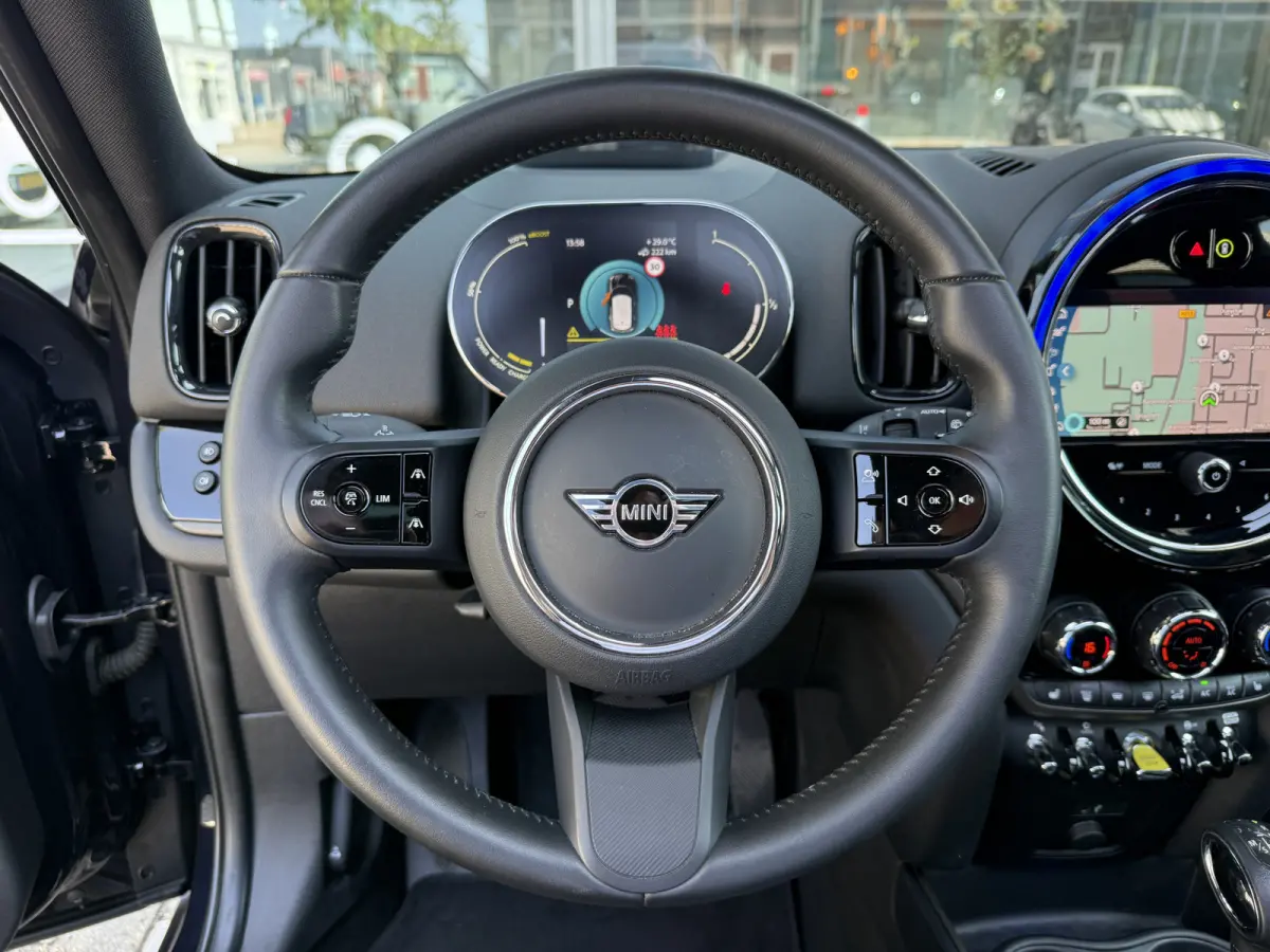 1.5 Cooper SE ALL Pano/H&K/Leder/Camera