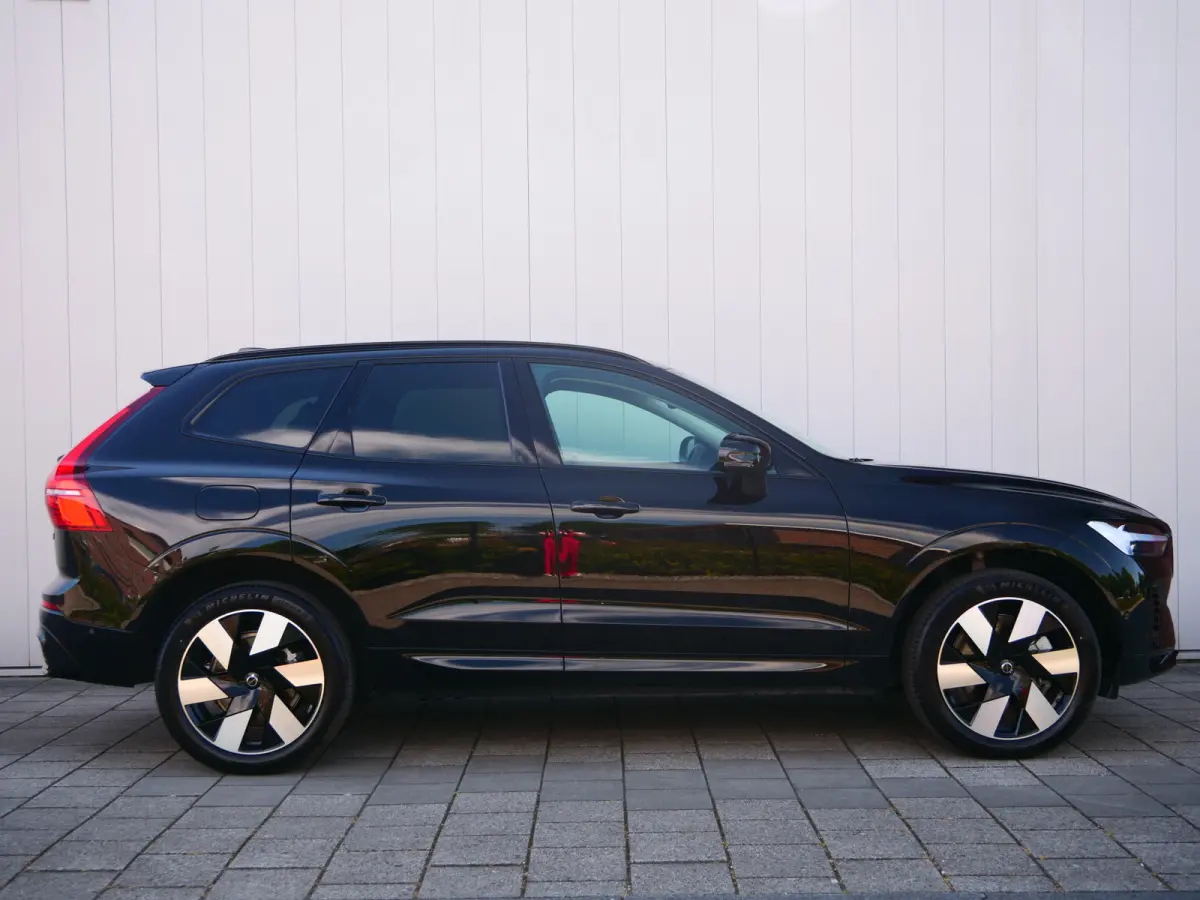 2.0 T8 Plug-in hybrid AWD Plus Dark 455 Pk Automaat Navi / DAB / Leer / Camera / 20 inch / Pano-dak