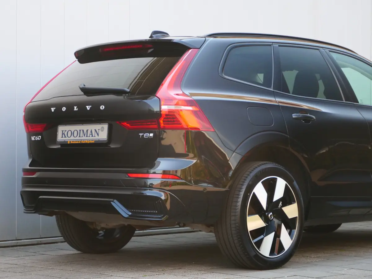 2.0 T8 Plug-in hybrid AWD Plus Dark 455 Pk Automaat Navi / DAB / Leer / Camera / 20 inch / Pano-dak