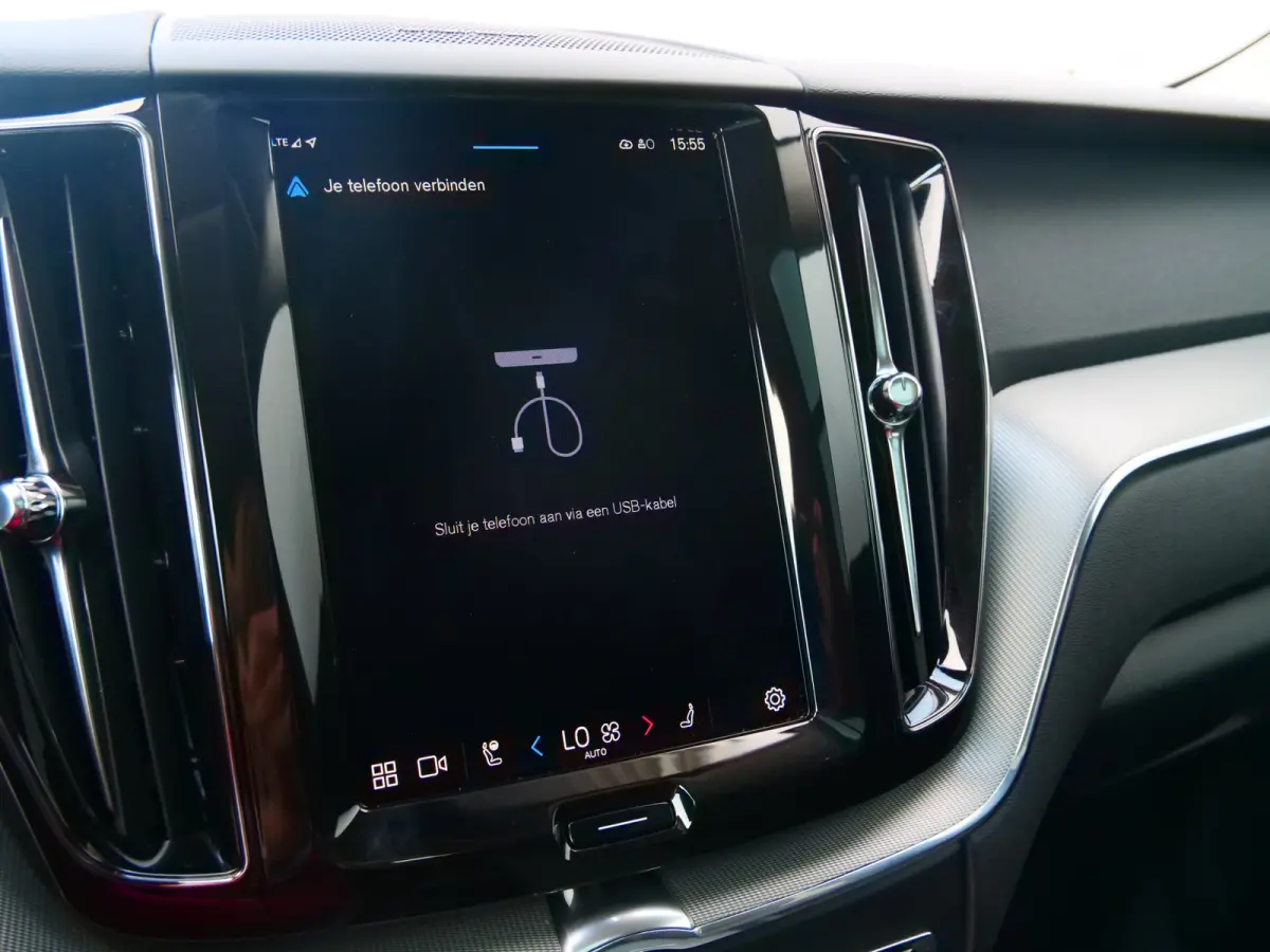 2.0 T8 Plug-in hybrid AWD Plus Dark 455 Pk Automaat Navi / DAB / Leer / Camera / 20 inch / Pano-dak