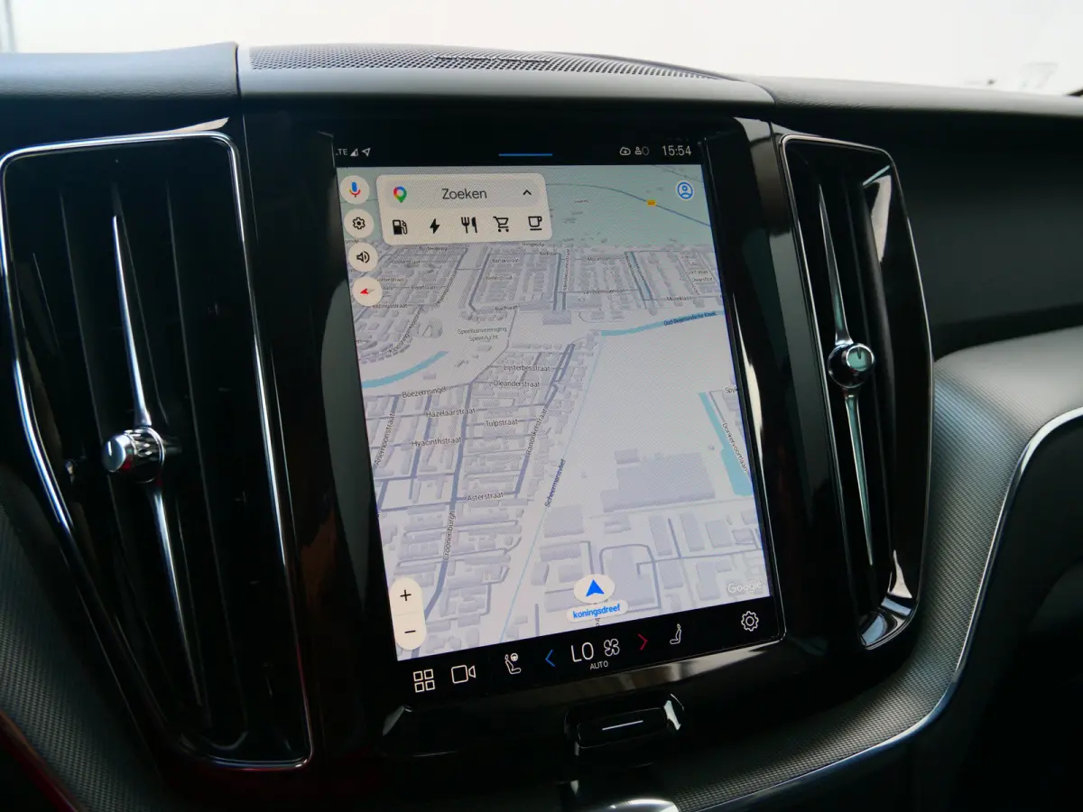 2.0 T8 Plug-in hybrid AWD Plus Dark 455 Pk Automaat Navi / DAB / Leer / Camera / 20 inch / Pano-dak
