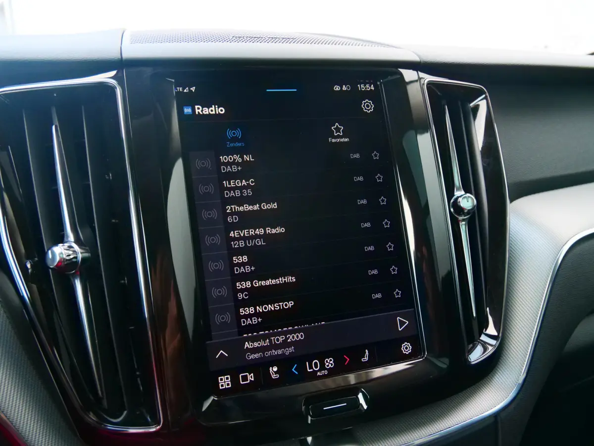2.0 T8 Plug-in hybrid AWD Plus Dark 455 Pk Automaat Navi / DAB / Leer / Camera / 20 inch / Pano-dak