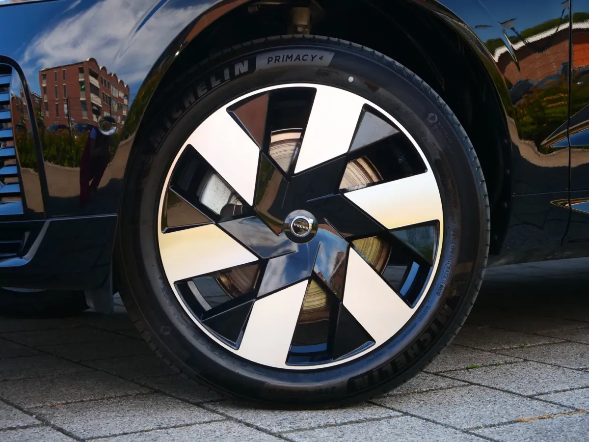 2.0 T8 Plug-in hybrid AWD Plus Dark 455 Pk Automaat Navi / DAB / Leer / Camera / 20 inch / Pano-dak