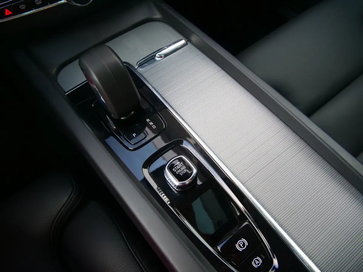 2.0 T8 Plug-in hybrid AWD Plus Dark 455 Pk Automaat Navi / DAB / Leer / Camera / 20 inch / Pano-dak