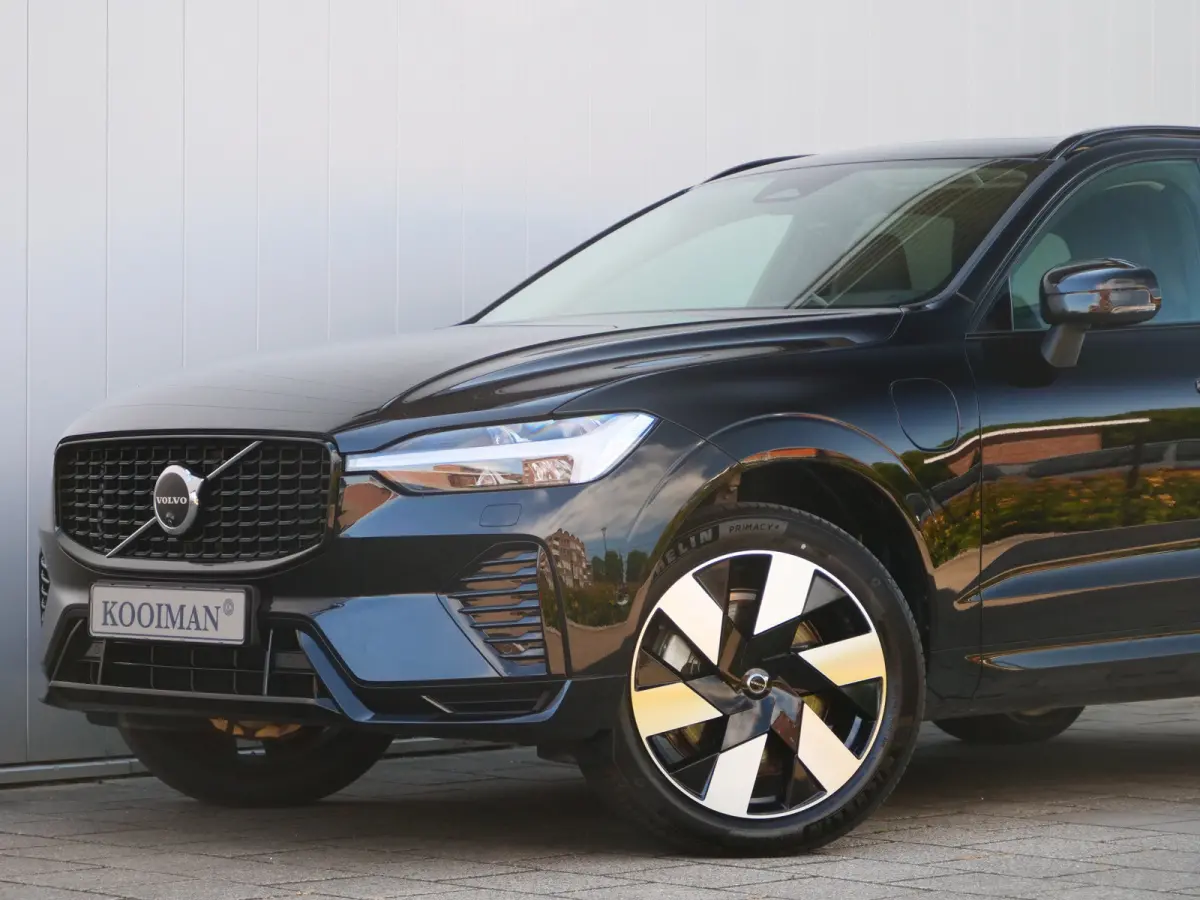 2.0 T8 Plug-in hybrid AWD Plus Dark 455 Pk Automaat Navi / DAB / Leer / Camera / 20 inch / Pano-dak