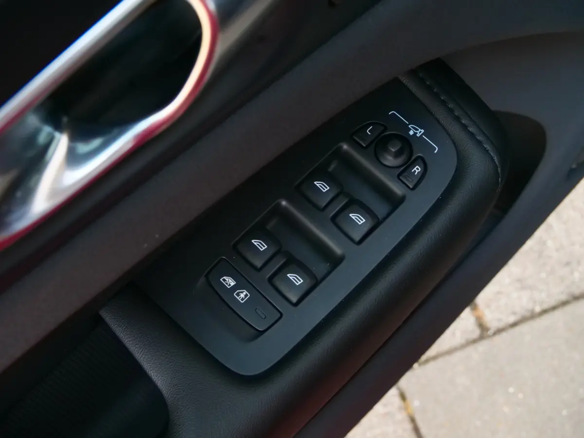 2.0 T8 Plug-in hybrid AWD Plus Dark 455 Pk Automaat Navi / DAB / Leer / Camera / 20 inch / Pano-dak