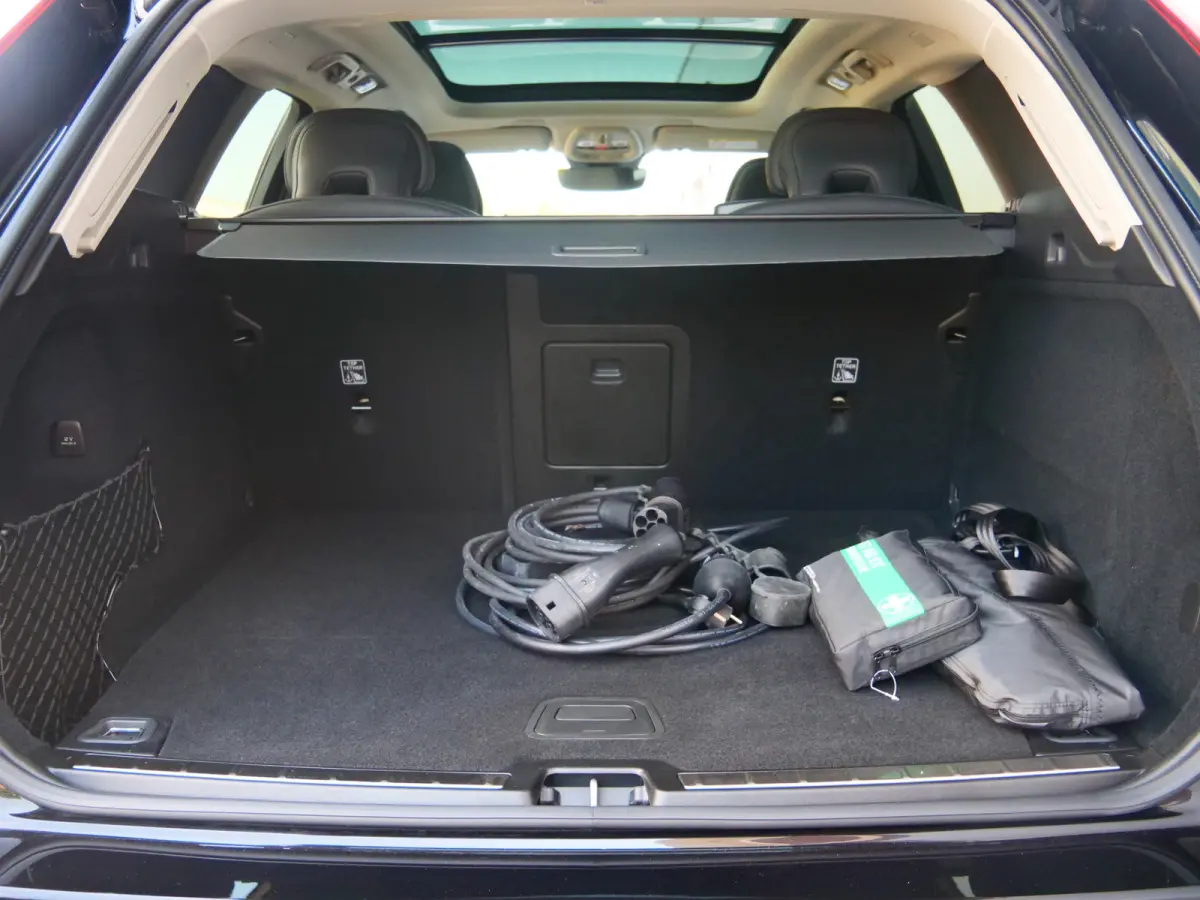 2.0 T8 Plug-in hybrid AWD Plus Dark 455 Pk Automaat Navi / DAB / Leer / Camera / 20 inch / Pano-dak
