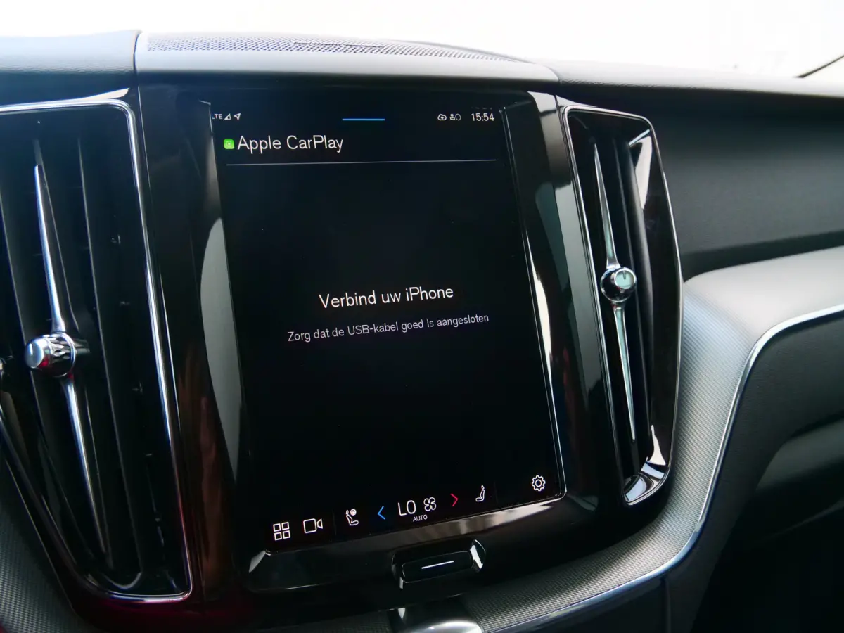 2.0 T8 Plug-in hybrid AWD Plus Dark 455 Pk Automaat Navi / DAB / Leer / Camera / 20 inch / Pano-dak