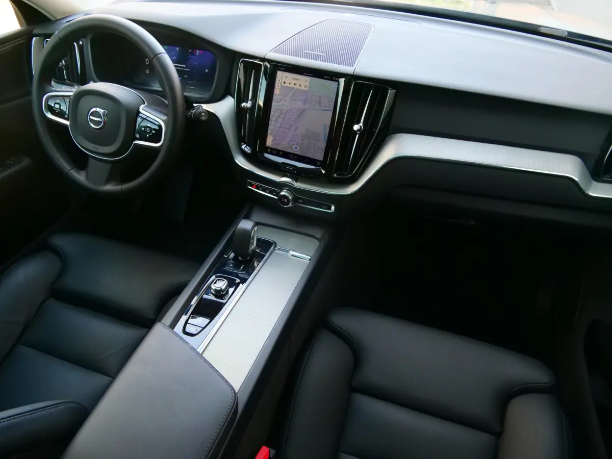 2.0 T8 Plug-in hybrid AWD Plus Dark 455 Pk Automaat Navi / DAB / Leer / Camera / 20 inch / Pano-dak