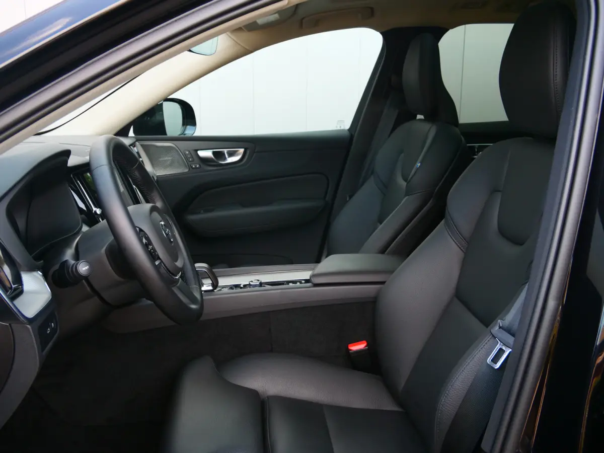2.0 T8 Plug-in hybrid AWD Plus Dark 455 Pk Automaat Navi / DAB / Leer / Camera / 20 inch / Pano-dak