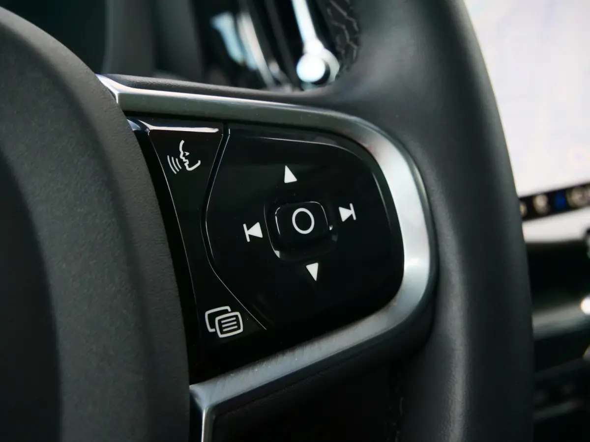 2.0 T8 Plug-in hybrid AWD Plus Dark 455 Pk Automaat Navi / DAB / Leer / Camera / 20 inch / Pano-dak