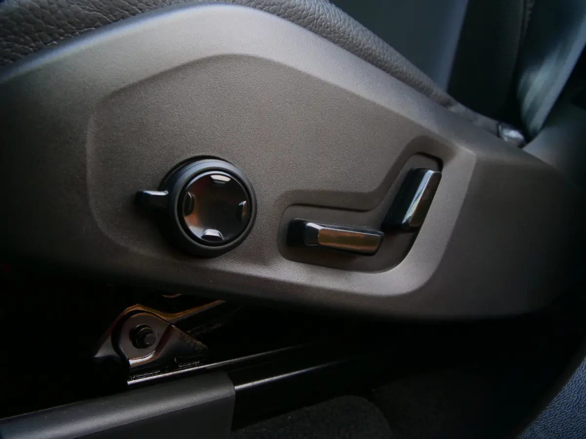 2.0 T8 Plug-in hybrid AWD Plus Dark 455 Pk Automaat Navi / DAB / Leer / Camera / 20 inch / Pano-dak