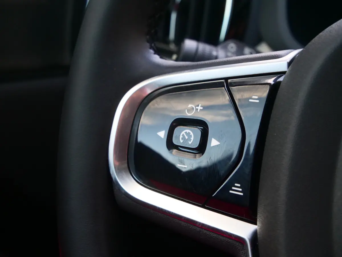 2.0 T8 Plug-in hybrid AWD Plus Dark 455 Pk Automaat Navi / DAB / Leer / Camera / 20 inch / Pano-dak
