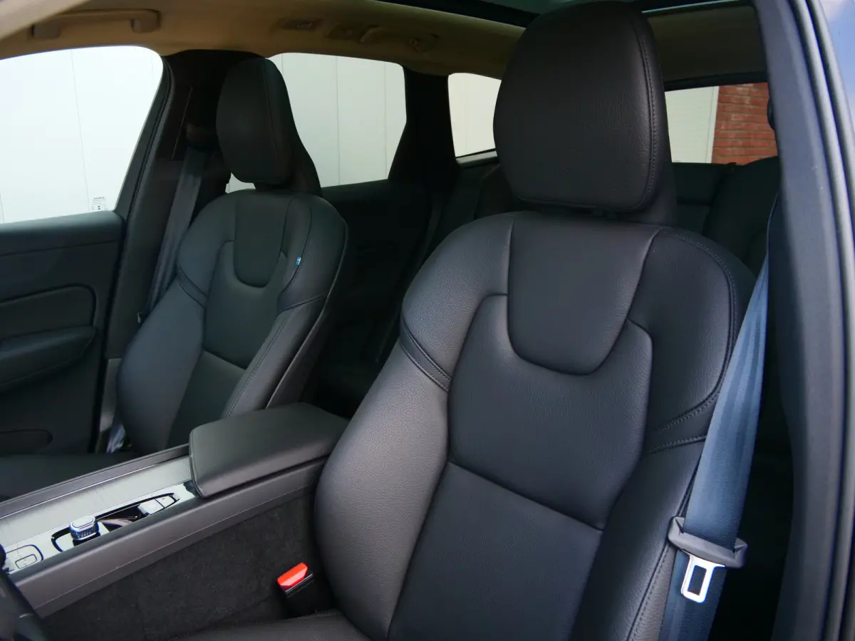 2.0 T8 Plug-in hybrid AWD Plus Dark 455 Pk Automaat Navi / DAB / Leer / Camera / 20 inch / Pano-dak
