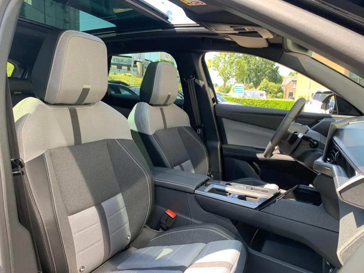 1.6 Turbo Plug-in-Hybrid GS Airco | Camera | Cruise Control Adaptief | Keyless | LED | LMV 19" | Navi | PDC V&A | Pano | Stoel-Stuurverwarming | Trekhaak |