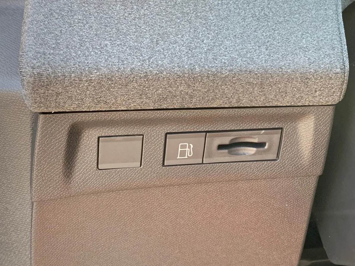 1.6 Turbo Plug-in-Hybrid GS Airco | Camera | Cruise Control Adaptief | Keyless | LED | LMV 19" | Navi | PDC V&A | Pano | Stoel-Stuurverwarming | Trekhaak |