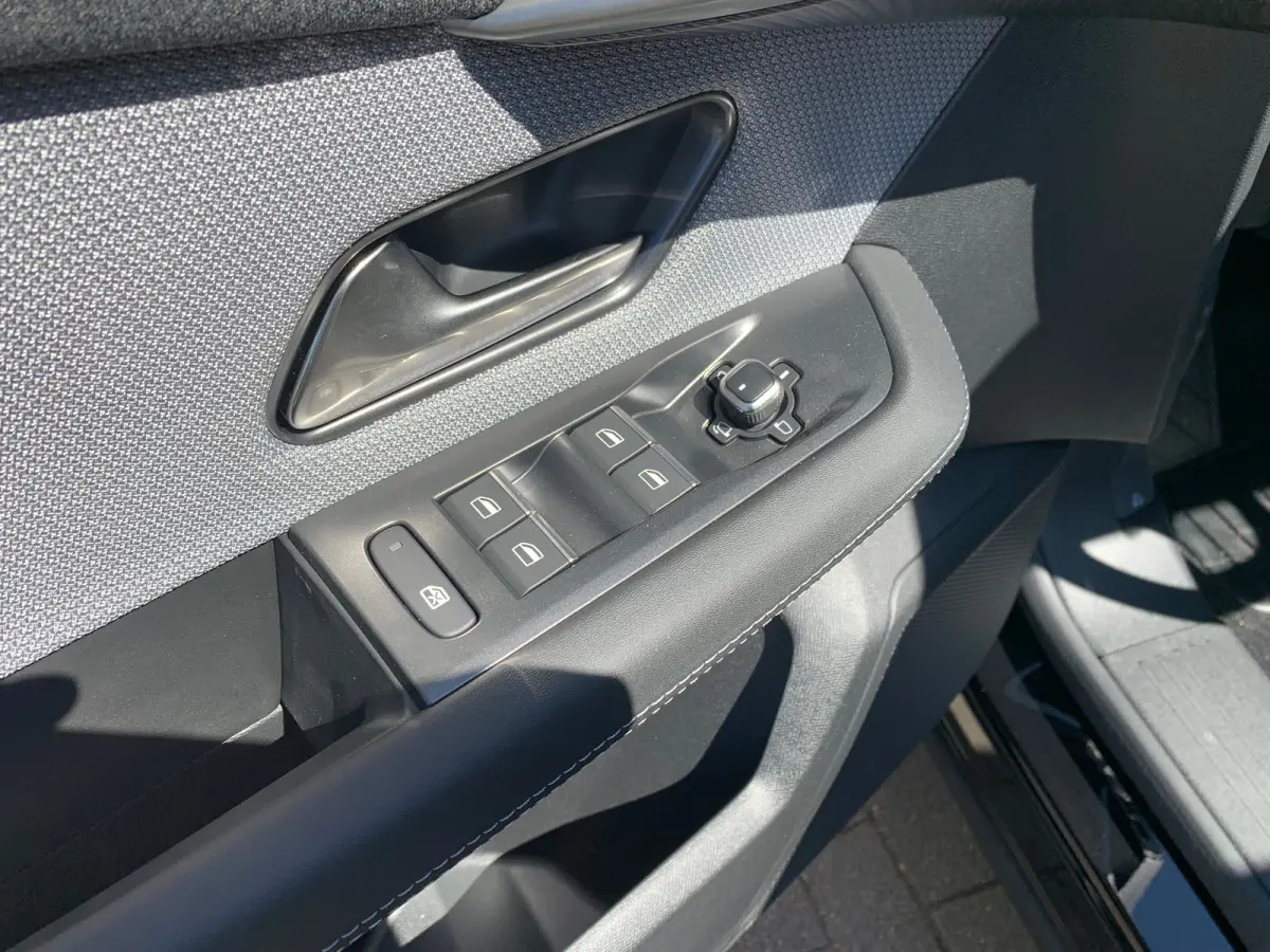 1.6 Turbo Plug-in-Hybrid GS Airco | Camera | Cruise Control Adaptief | Keyless | LED | LMV 19" | Navi | PDC V&A | Pano | Stoel-Stuurverwarming | Trekhaak |