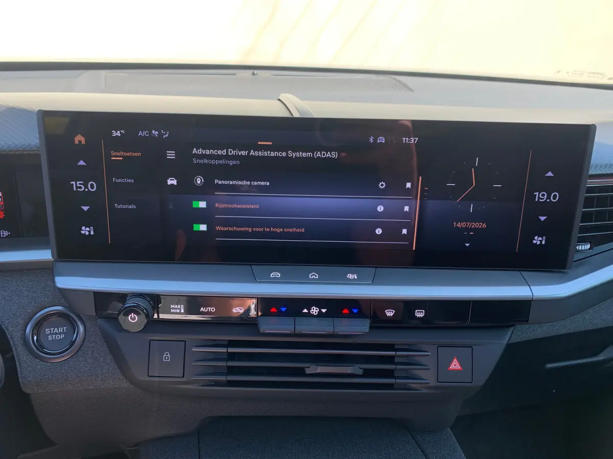1.6 Turbo Plug-in-Hybrid GS Airco | Camera | Cruise Control Adaptief | Keyless | LED | LMV 19" | Navi | PDC V&A | Pano | Stoel-Stuurverwarming | Trekhaak |