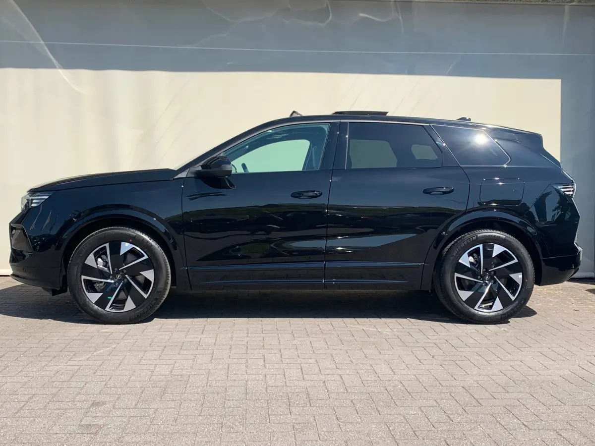 1.6 Turbo Plug-in-Hybrid GS Airco | Camera | Cruise Control Adaptief | Keyless | LED | LMV 19" | Navi | PDC V&A | Pano | Stoel-Stuurverwarming | Trekhaak |