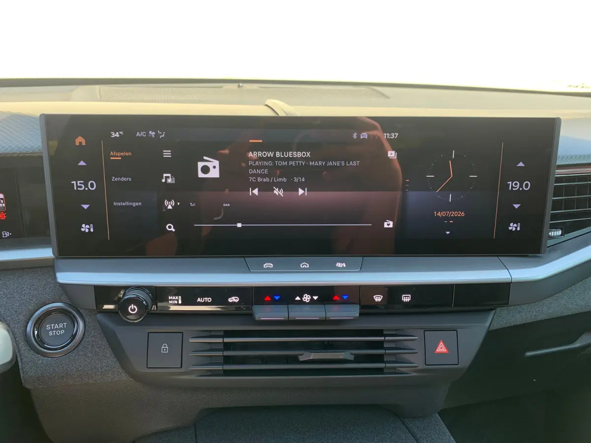 1.6 Turbo Plug-in-Hybrid GS Airco | Camera | Cruise Control Adaptief | Keyless | LED | LMV 19" | Navi | PDC V&A | Pano | Stoel-Stuurverwarming | Trekhaak |