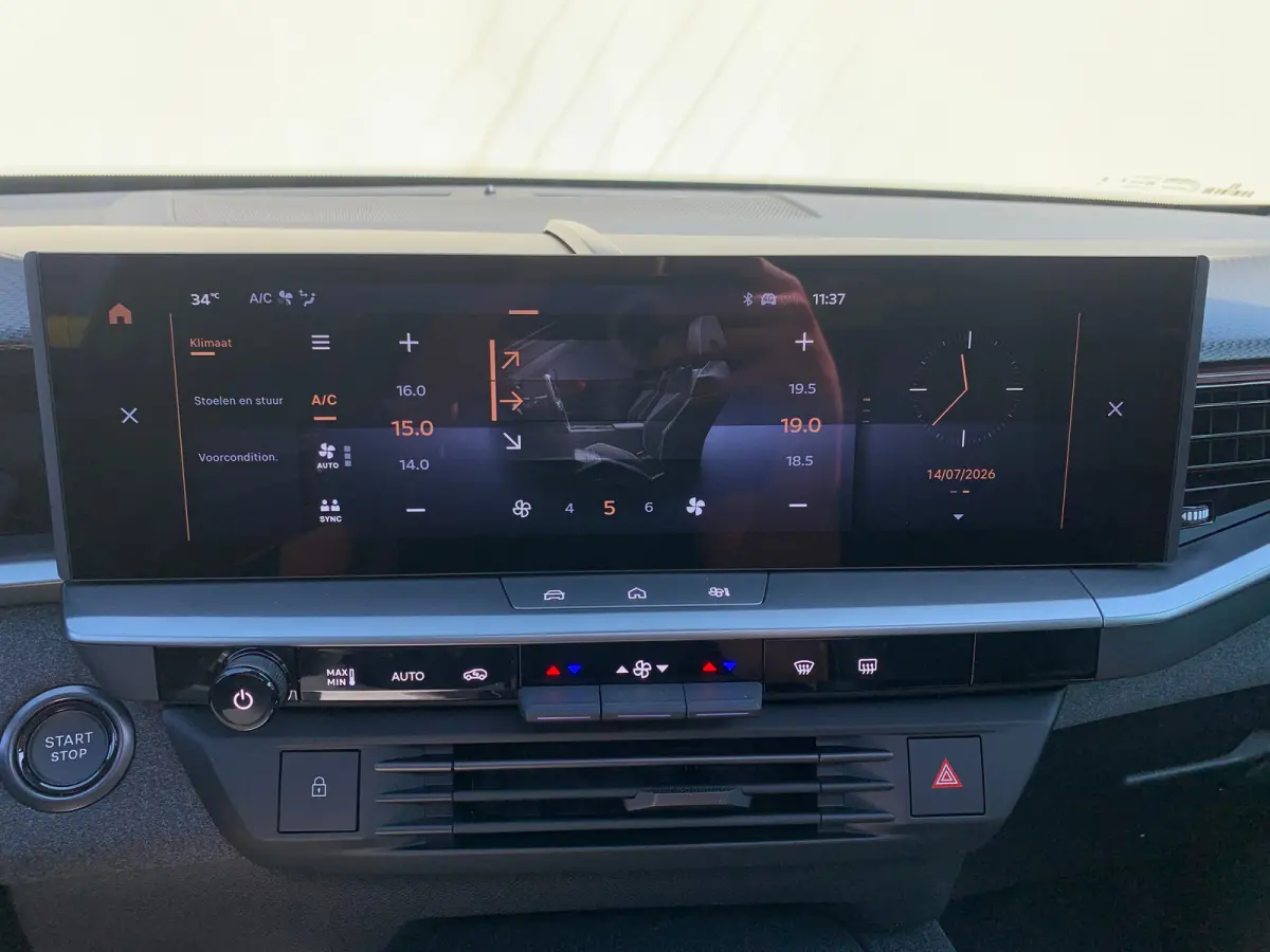 1.6 Turbo Plug-in-Hybrid GS Airco | Camera | Cruise Control Adaptief | Keyless | LED | LMV 19" | Navi | PDC V&A | Pano | Stoel-Stuurverwarming | Trekhaak |