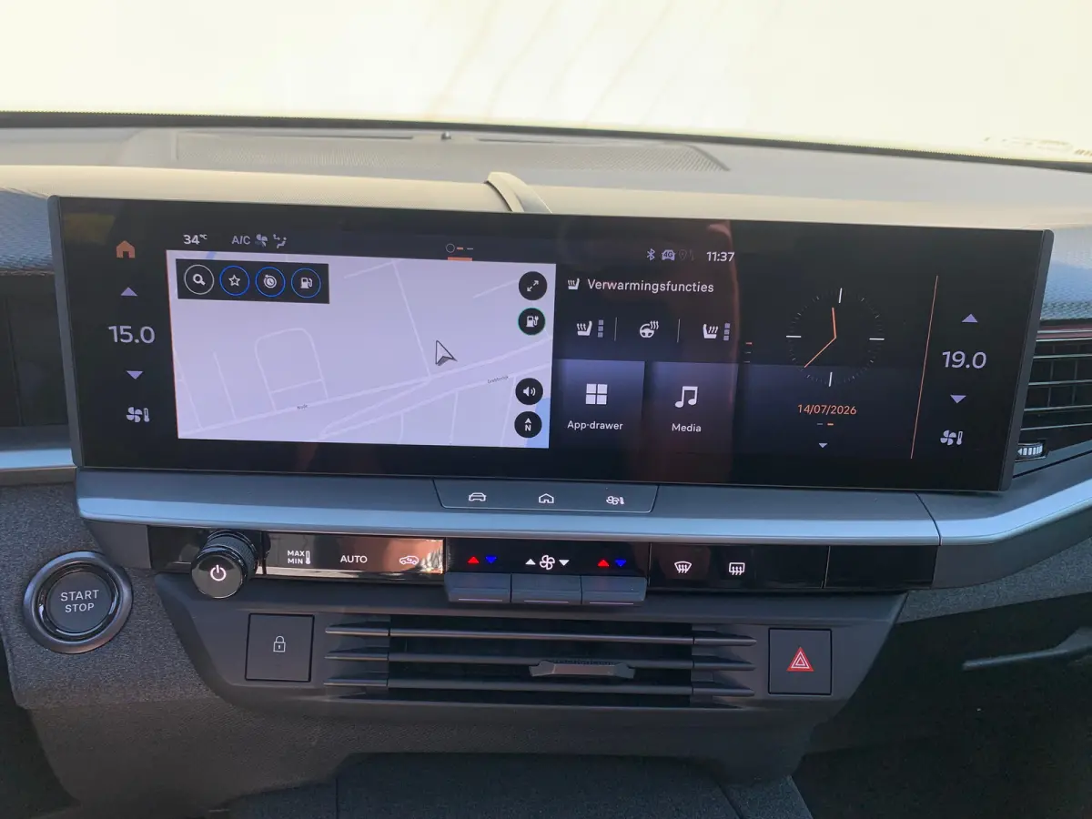 1.6 Turbo Plug-in-Hybrid GS Airco | Camera | Cruise Control Adaptief | Keyless | LED | LMV 19" | Navi | PDC V&A | Pano | Stoel-Stuurverwarming | Trekhaak |
