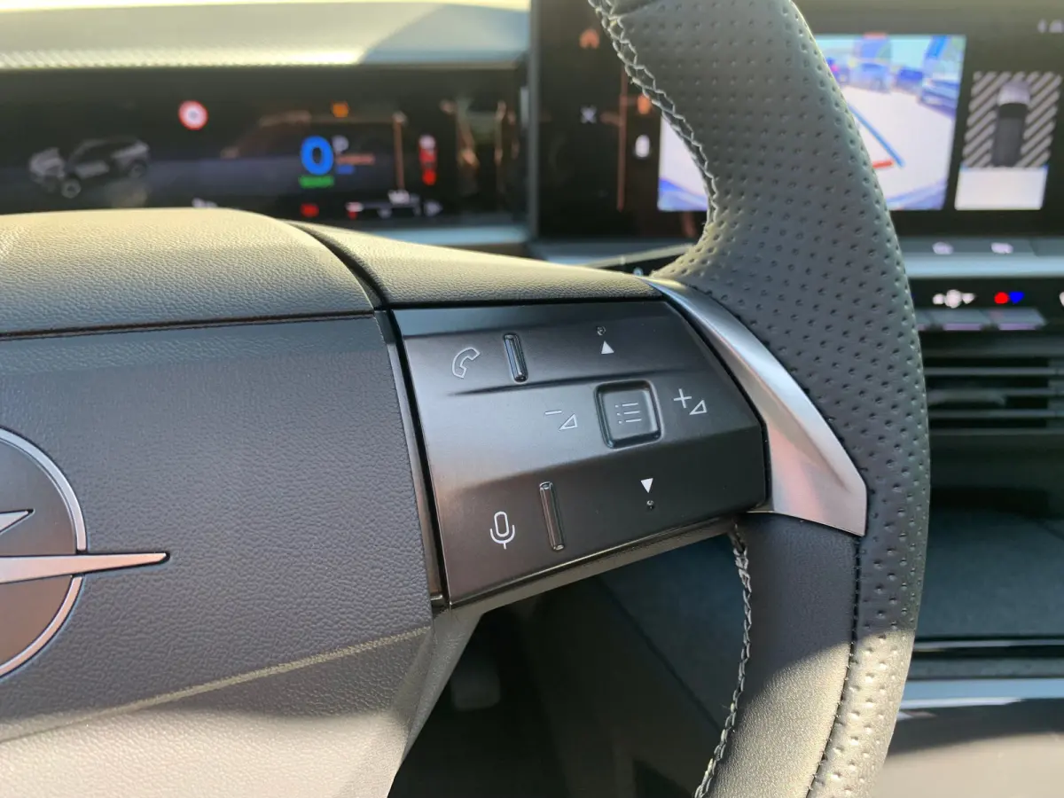 1.6 Turbo Plug-in-Hybrid GS Airco | Camera | Cruise Control Adaptief | Keyless | LED | LMV 19" | Navi | PDC V&A | Pano | Stoel-Stuurverwarming | Trekhaak |