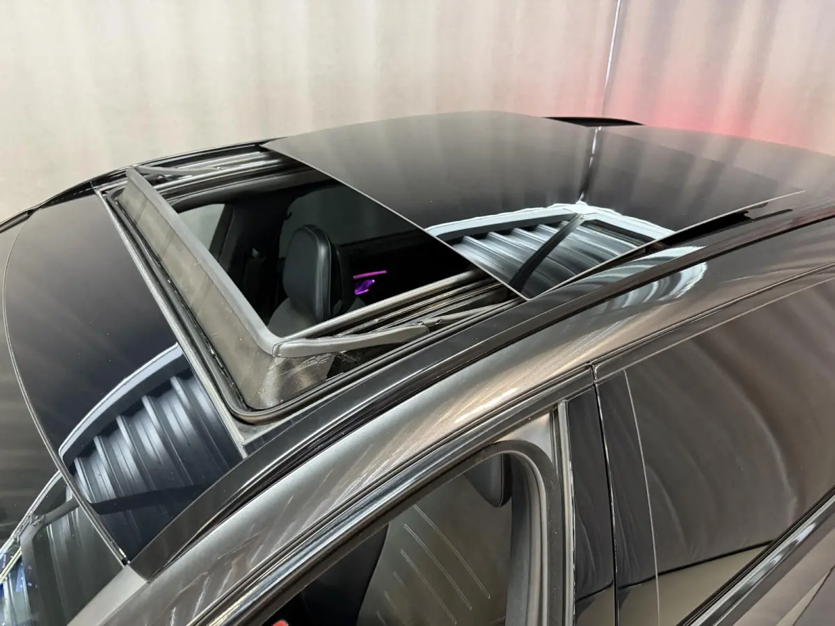 300 e AMG Line 18"/Panoramadak/Trekhaak/LED/Stoelverwarming/Sfeerverlichting/Elektrische klep/Apple Carplay & Android Auto