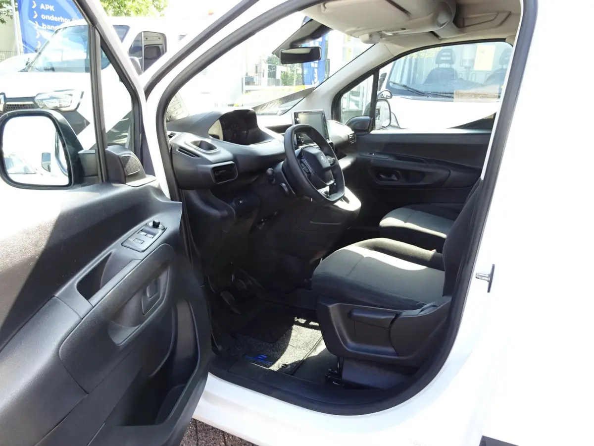1.2 PureTech Pro BENZINE AIRCO NAVI CRUISE CONTROL PDC SCHUIFDEUR