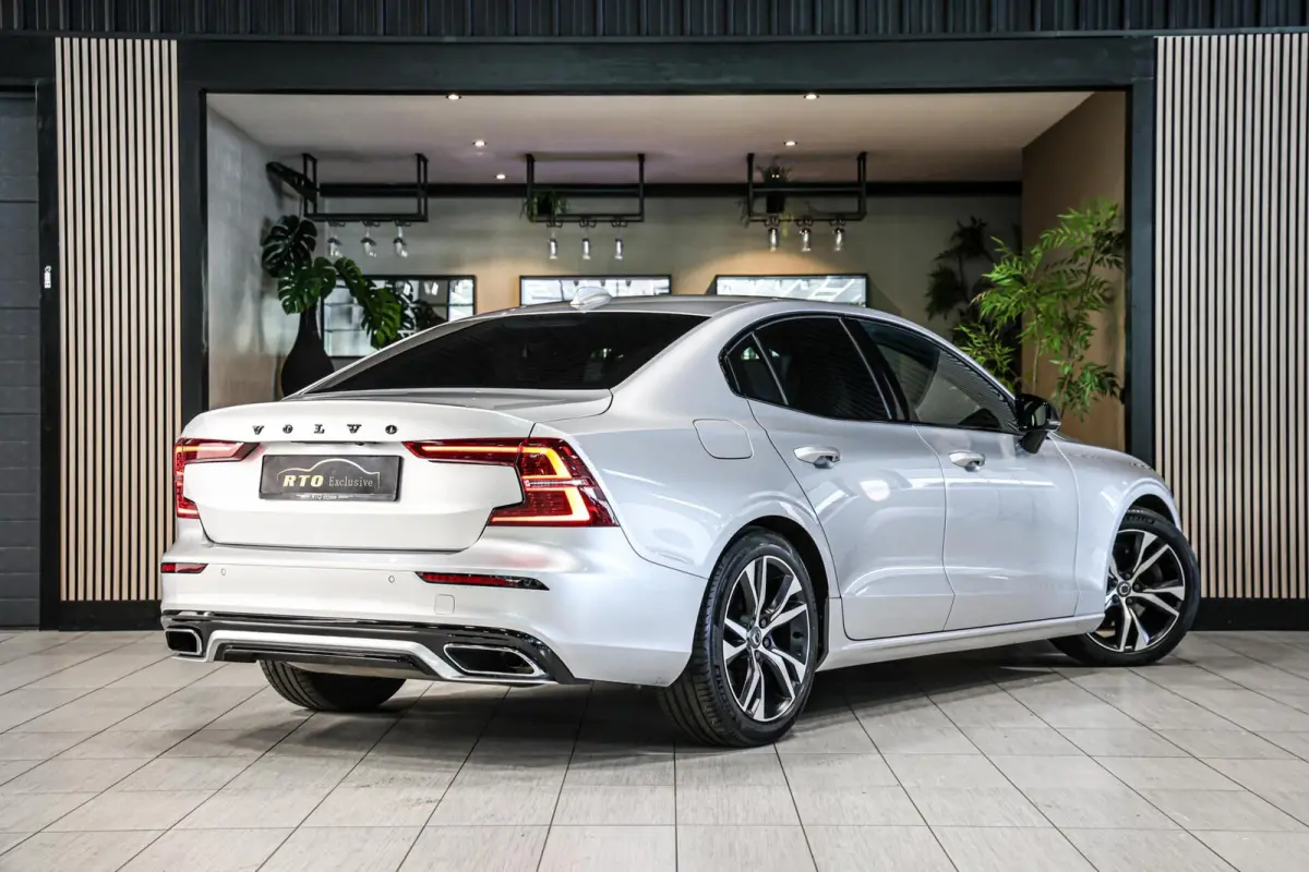 2.0 B4 R-Design|H&K|Leer|Trekhaak|Carplay|ACC|ECC|