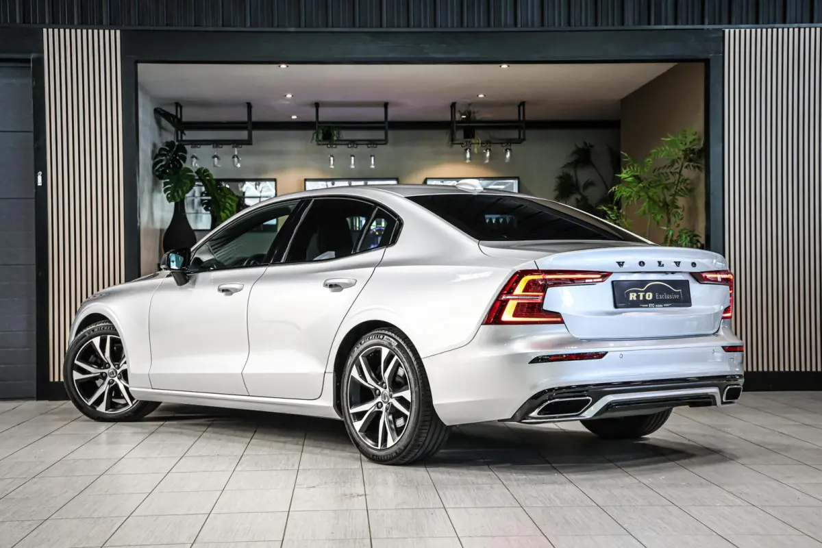 2.0 B4 R-Design|H&K|Leer|Trekhaak|Carplay|ACC|ECC|
